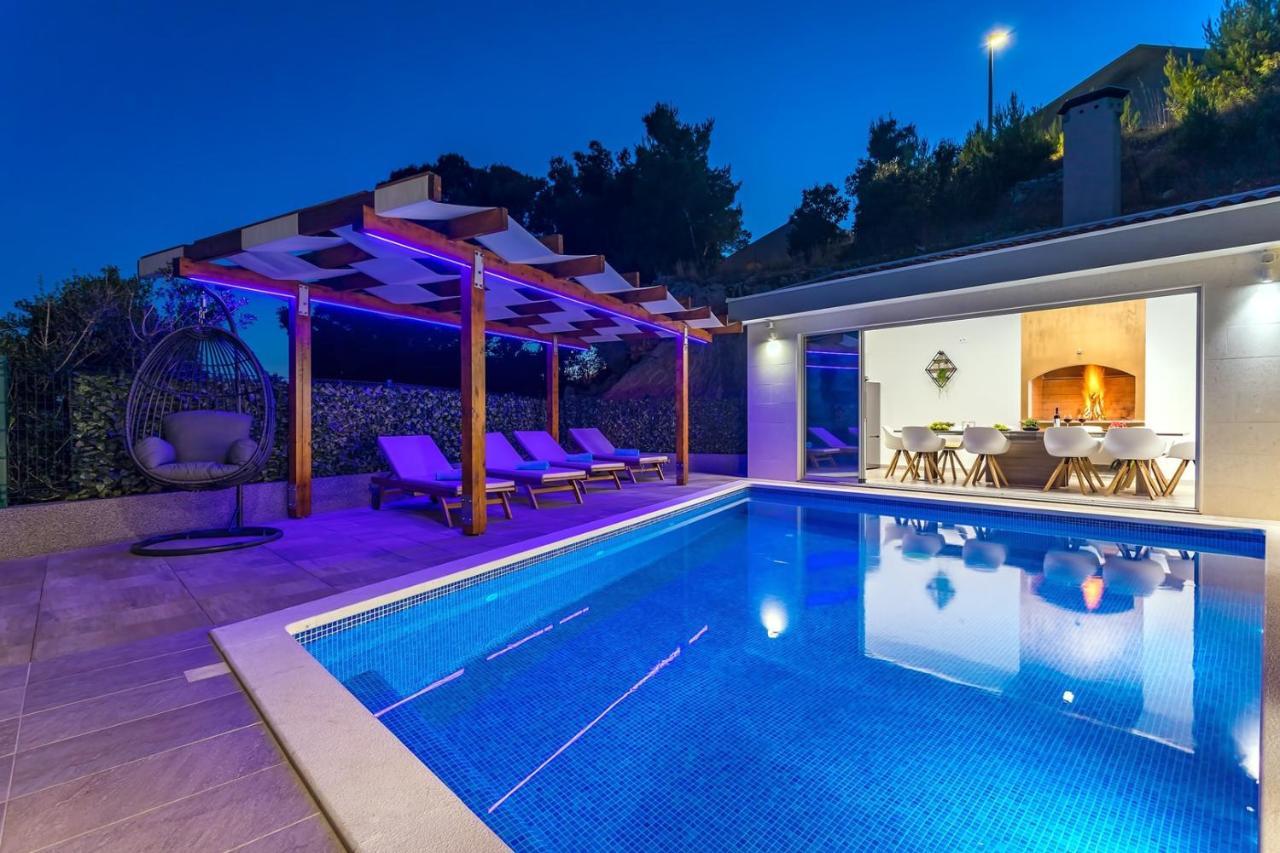 Villa Matan - Only 200M From The Sandy Beaches, Private 28M2 Pool Omiš Екстериор снимка