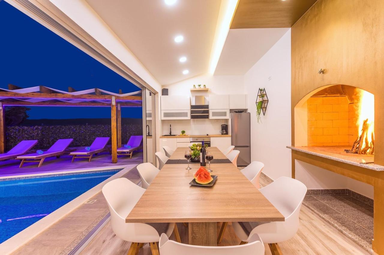 Villa Matan - Only 200M From The Sandy Beaches, Private 28M2 Pool Omiš Екстериор снимка