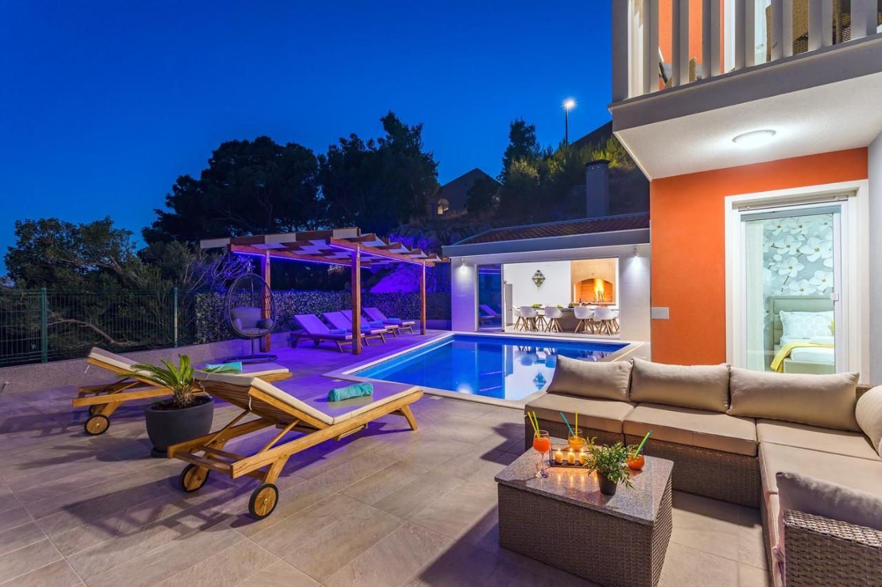 Villa Matan - Only 200M From The Sandy Beaches, Private 28M2 Pool Omiš Стая снимка